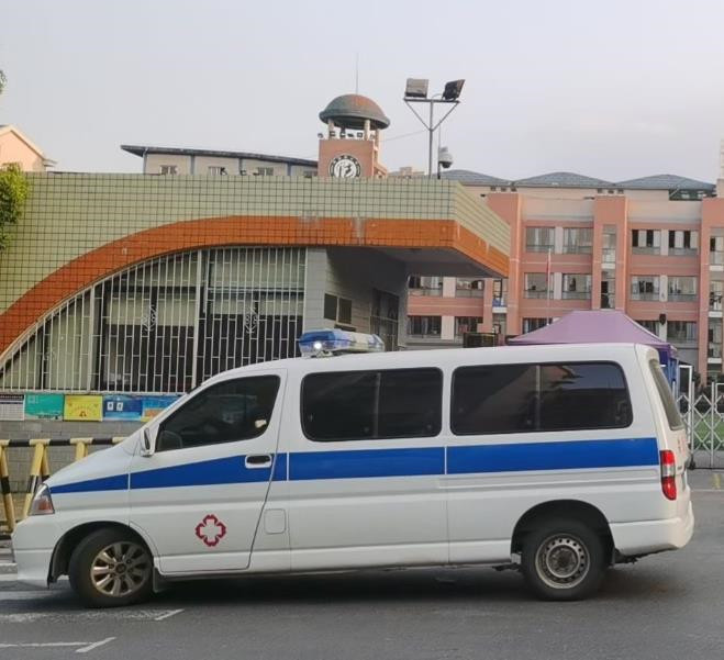 播州救护车出租护送骨折病人一公里多少钱